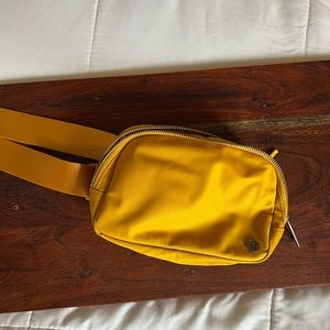 Lululemon everywhere belt bag
